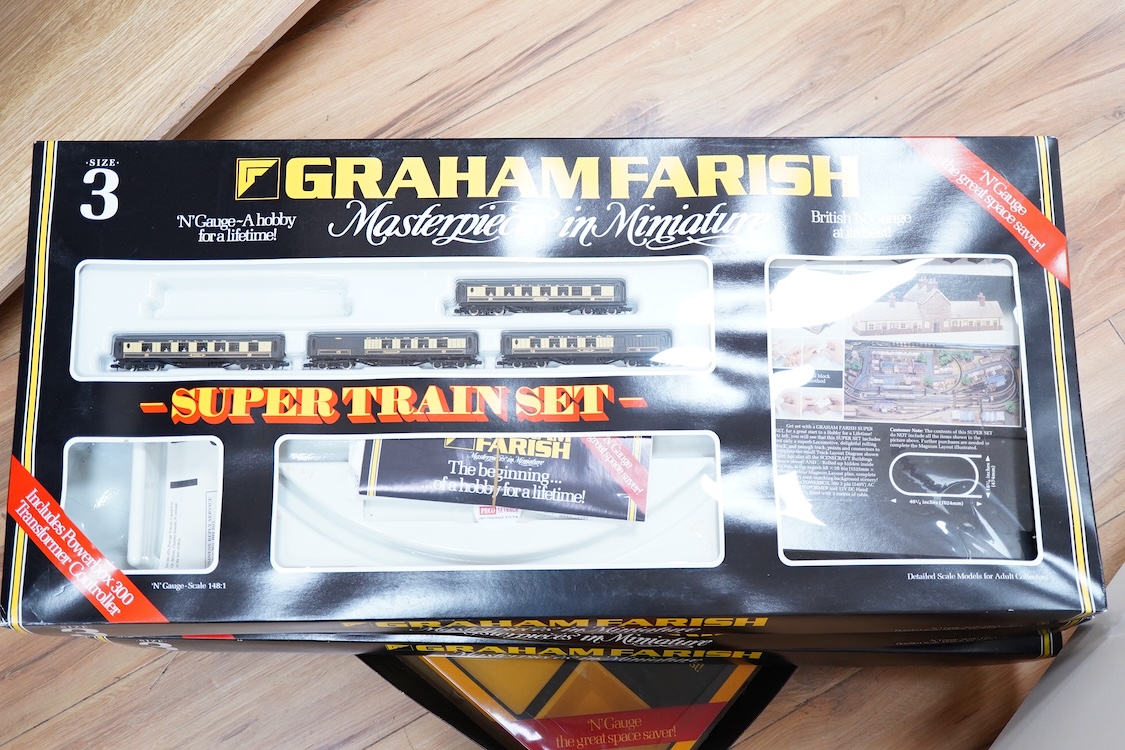Five boxed Graham Farish N gauge railway train sets; two No.8527 Passenger Sets - ‘Capitals Limited’, two No.8526 Passenger Sets - ‘Bournemouth Belle’, and a Starter Set No.8540, all incomplete, missing track and accesso